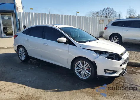 2015 Ford Focus Titanium z USA, uszkodzony, nr VIN 1FADP3J23FL383637